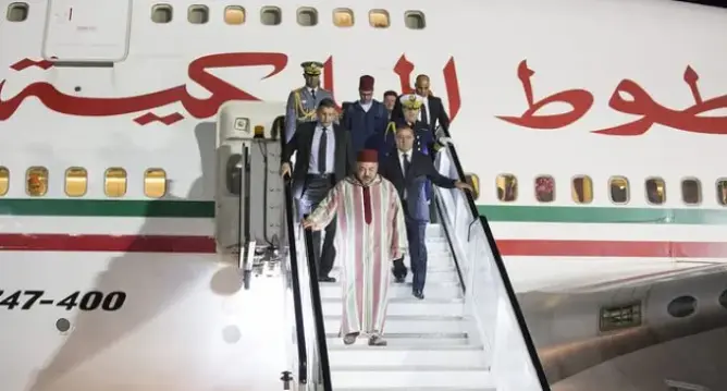 بعد ترأسه المجلس الوزاري .. الملك يعود إلى فرنسا لغرض طبي
