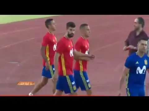 شاهد ما فعله بيكي مع الجماهير في تدريبات منتخب اسبانيا بعد الاستفتاء