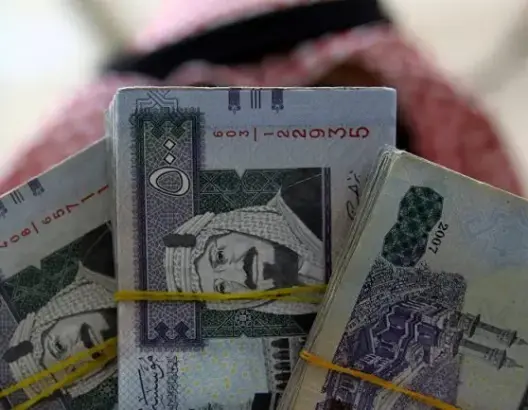 السعودية تنهي العمل بالريال الورقي وتخطط لعملة بديلة