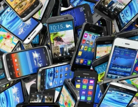 جمارك أكادير تحبط محاولة تهريب 631 هاتفا ذكيا