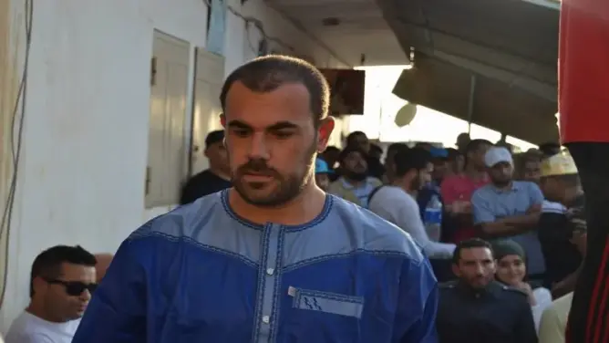 الزفزافي يكشف تفاصيل اغتصابه: نزعوا سروالي وأدخلو عصا في دبري