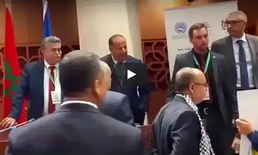 برلمانيون مغاربة ينسفون جلسة حضرها وزراء صهاينة بـ”المستشارين” (فيديو)