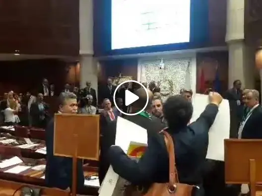 من زاوية قريبة.. هكذا “حاصر” برلمانيون وزيرين إسرائيليين بالبرلمان (فيديو)