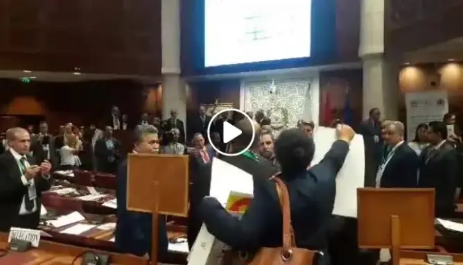من زاوية قريبة.. هكذا “حاصر” برلمانيون وزيرين إسرائيليين بالبرلمان (فيديو)