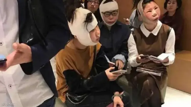 3 صينيات يقعن في ورطة بسبب عمليات التجميل