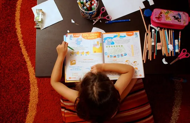 برلمانية: الواجبات المدرسية المنزلية عقوبة للتلاميذ .. ويجب إلغاؤها