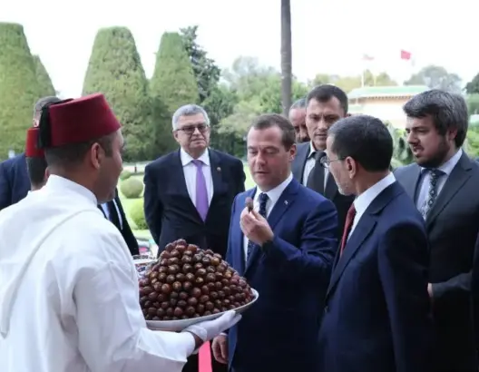 الملك يقيم مأدبة غذاء على شرف رئيس الوزراء الروسي ميدفيديف