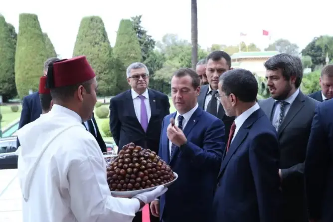 الملك يقيم مأدبة غذاء على شرف رئيس الوزراء الروسي ميدفيديف