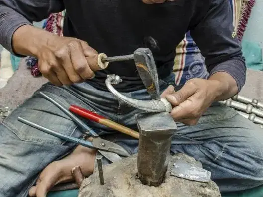 إطلاق تطبيق رقمي لمحو الأمية الوظيفي يستهدف الصناع التقليديين