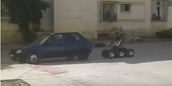 لحظة تفجير سيارة الإرهابيين بفاس للاشتباه بتفخيخها