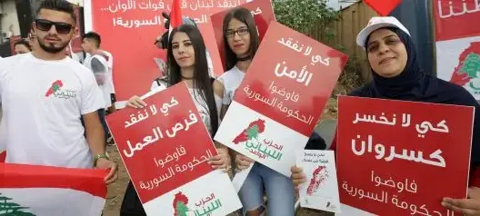 لبنانيون يتظاهرون للمطالبة بمغادرة اللاجئين السوريين