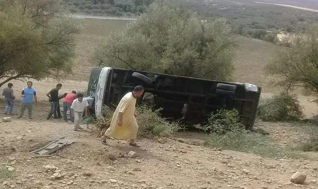 وفاة شاب متأثرا بجروح أصيب بها في إنقلاب حافلة بين مكناس وسيدي علي
