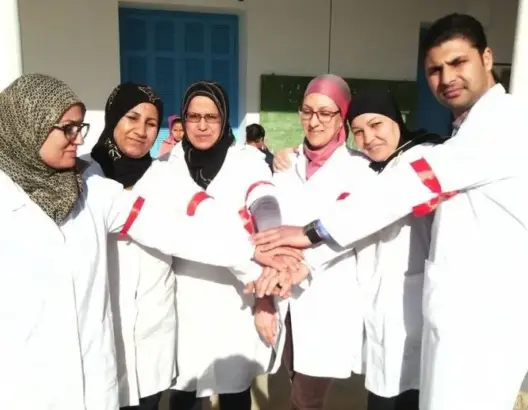 نقابات تدعو للاحتجاج وحمل “شارة الغضب” بعد نشر لوائح المتغيبين