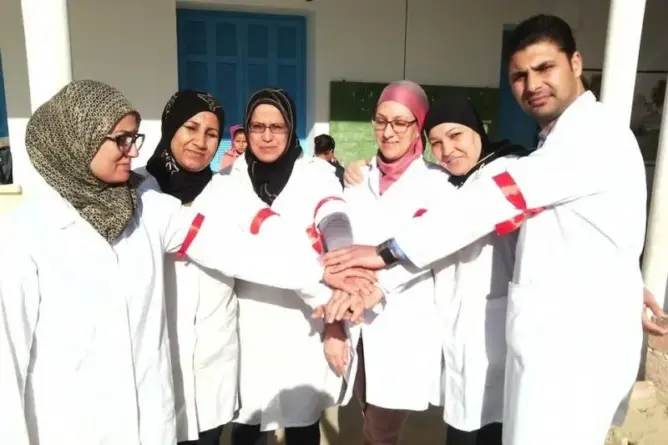 نقابات تدعو للاحتجاج وحمل “شارة الغضب” بعد نشر لوائح المتغيبين