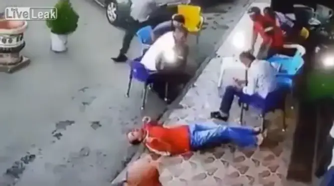 رجل يموت داخل مقهى إثر سكتة قلبية وسط ذهول الجميع