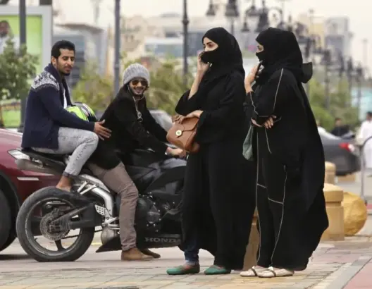 واعظ سعودي يثير جدلا بعد اتهامه المرأة بالمسؤولية عن الزنا والتحرش