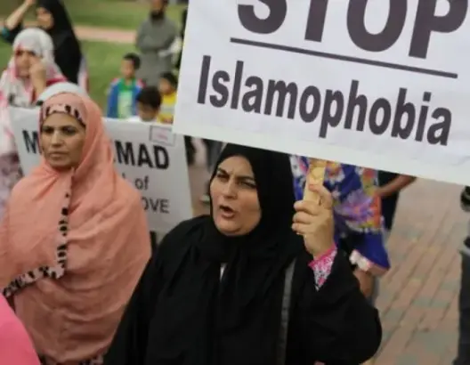 مسؤولون: تصاعد الكراهية ضد المسلمين سببه التحريض الإعلامي