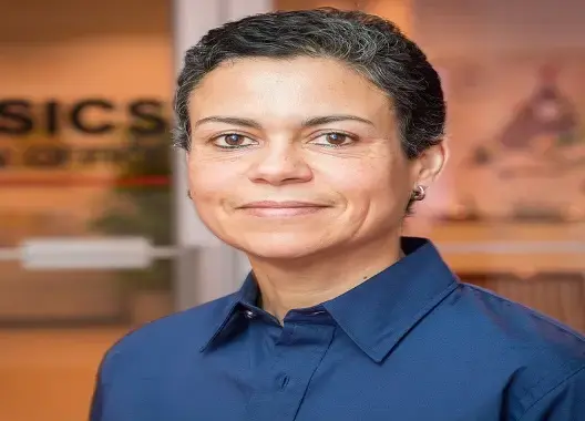 تكريم العالمة المغربية في الفيزياء النووية كوثر حافيظي بأمريكا