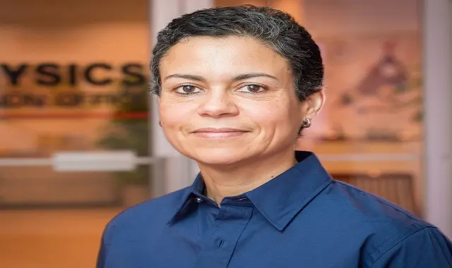 تكريم العالمة المغربية في الفيزياء النووية كوثر حافيظي بأمريكا