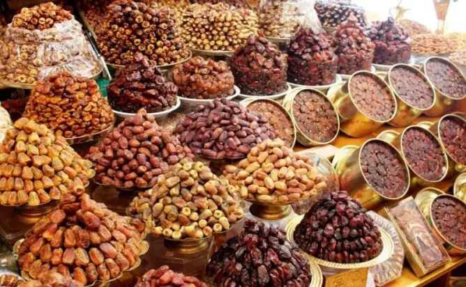 حرائق الواحات والجفاف قلّصا إنتاج التمور بالمغرب بعشرات آلاف الأطنان