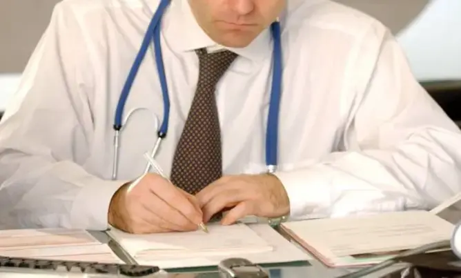موجة استقالات تضرب المجلس الوطني لهيئة الأطباء