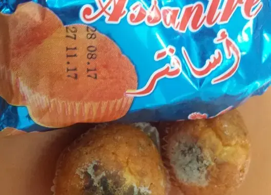 خطير.. “كيك” فاسد في عبوة لم تنته صلاحيتها بعد تُباع لتلاميذ ببوسكورة