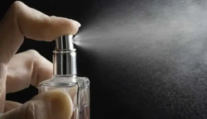 عطر يقتل بصمت خلال 3 أيام يدخل بلدا عربي