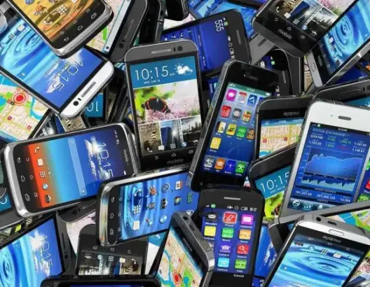 5 “خرافات” يصدقها كثيرون عن الهواتف الذكية