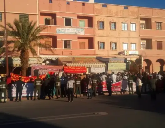 مسيرة تضامنية تصل زاكورة .. والمحتجون يدعون للإفراج عن المعتقلين