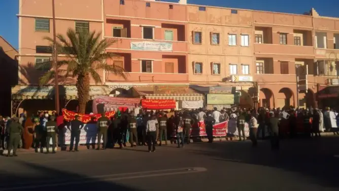 مسيرة تضامنية تصل زاكورة .. والمحتجون يدعون للإفراج عن المعتقلين