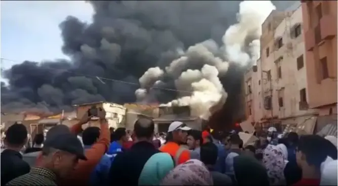 حريق مهول يأتي على عدد من المحلات التجارية بسوق المسيرة بالبيضاء (فيديو)
