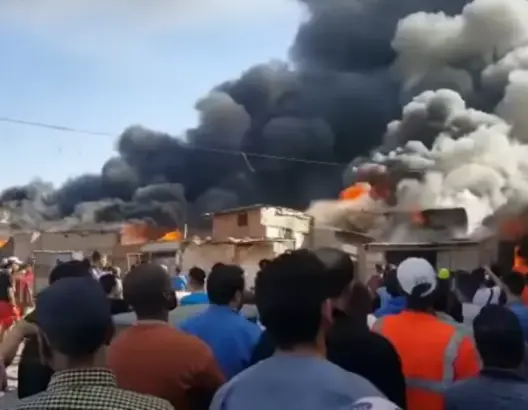 إخماد حريق سوق المسيرة بالبيضاء بعد احتراق عشرات المحالات التجارية (فيديو)