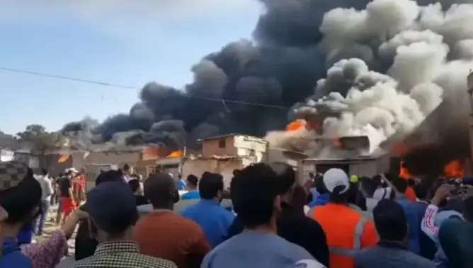 إخماد حريق سوق المسيرة بالبيضاء بعد احتراق عشرات المحالات التجارية (فيديو)