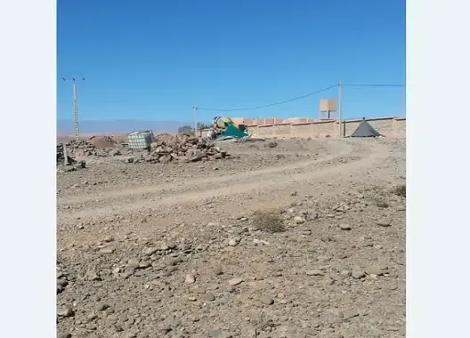 ساكنة دوارين بتنغير تحتج بوقف أشغال بناء مركب رياضي