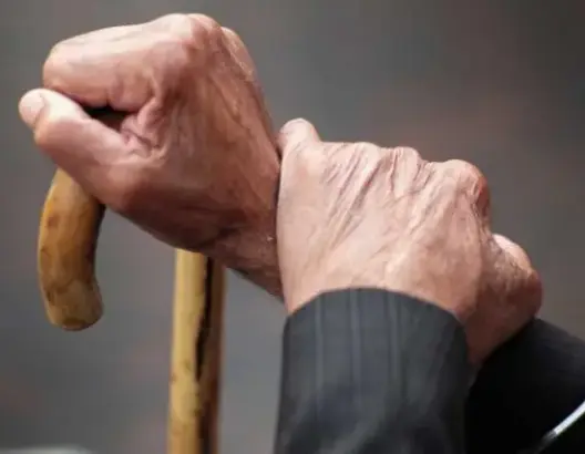 سماعات للكشف عن علامات الخرف المبكرة