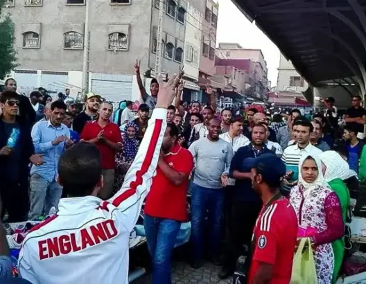 “فراشة” يخرجون في مسيرة احتجاجية ضد حملات السلطة بخنيفرة