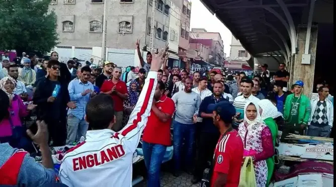 “فراشة” يخرجون في مسيرة احتجاجية ضد حملات السلطة بخنيفرة
