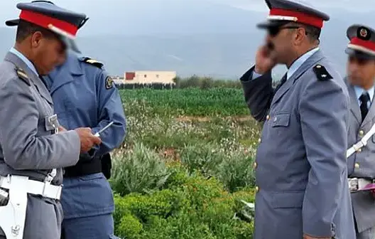 الدرك الملكي يحقق في رشق سيارة قائد ضواحي أزيلال بالحجارة