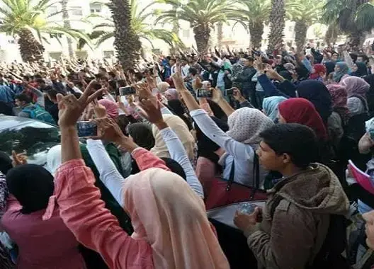 للمرة الثانية.. طلبة بالبيضاء يحتجون ضد شركة النقل (فيديو)