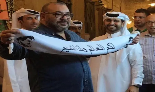 مستشار ملكي: صورة الملك بقطر مفبركة.. وهذه حقيقتها