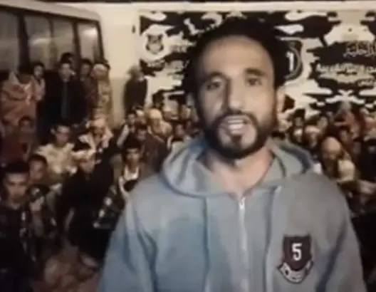 مغاربة محتجزون بليبيا يضربون عن الطعام ويوجهون رسالة مؤثرة للحكومة (فيديو)