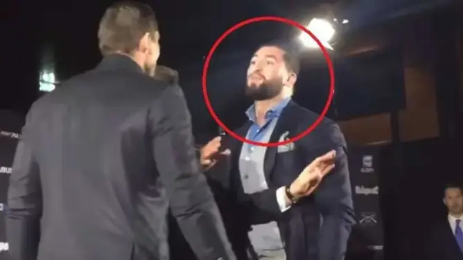 شاهد.. مشاجرة بين البطلين المغربي بن صديق والهولندي ريكو بسبب “بصقة”