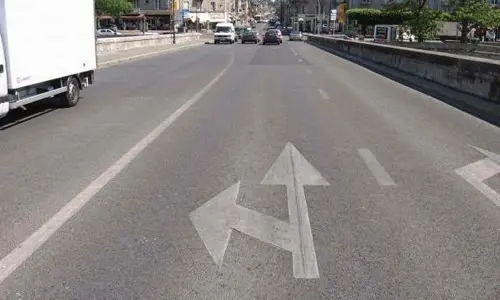 مخالفة سير عند انعدام التشوير