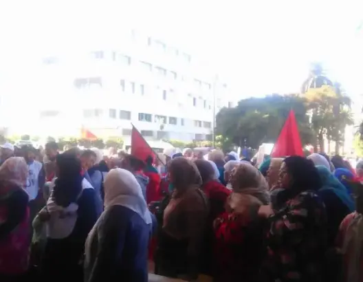 سكان “دوار الكرعة” يحتجون  بالرباط ضد ترحيلهم إلى”عين عودة” (فيديو)