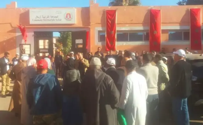 موظفو بلدية أزيلال يضربون عن العمل ليوم بعد “إهانة” زميلهم (صور)