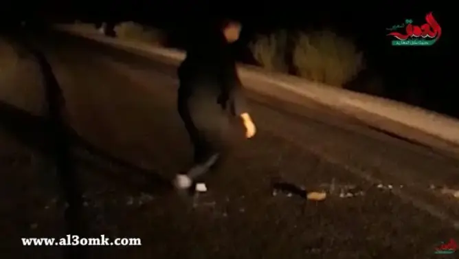 عصابة تهدد حياة المارة في الطريق الوطنية بإقليم خنيفرة (فيديو)