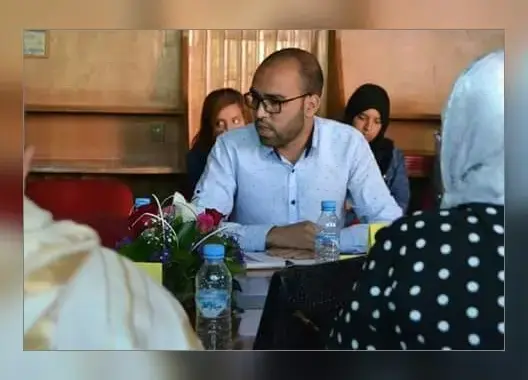 مستشار بالحركة الشعبية يُعنّف جمعويا بدورة جماعة سيدي الطيبي