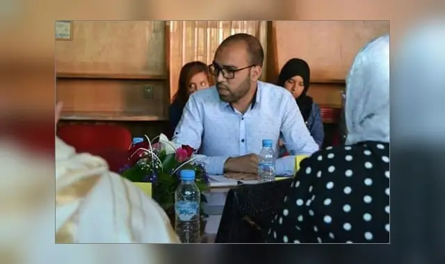 مستشار بالحركة الشعبية يُعنّف جمعويا بدورة جماعة سيدي الطيبي