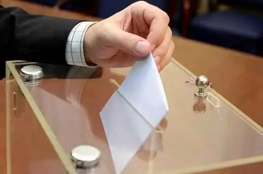 الحزب الحاكم بالجزائر يتصدّر الانتخابات المحلية