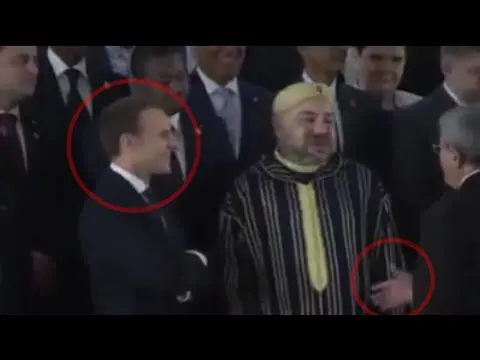شاهد اللقطة التي أضحكت الرئيس الفرنسي بعد تقدم الوزير الأول الجزائري للسلام على الملك محمد السادس